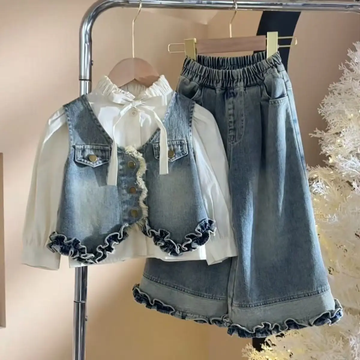

Girls' Cowboy Set Autumn New Children's Lace Collar Long Sleeve Shirt, Cowboy Vest Wide Leg Pants 3-Piece Set