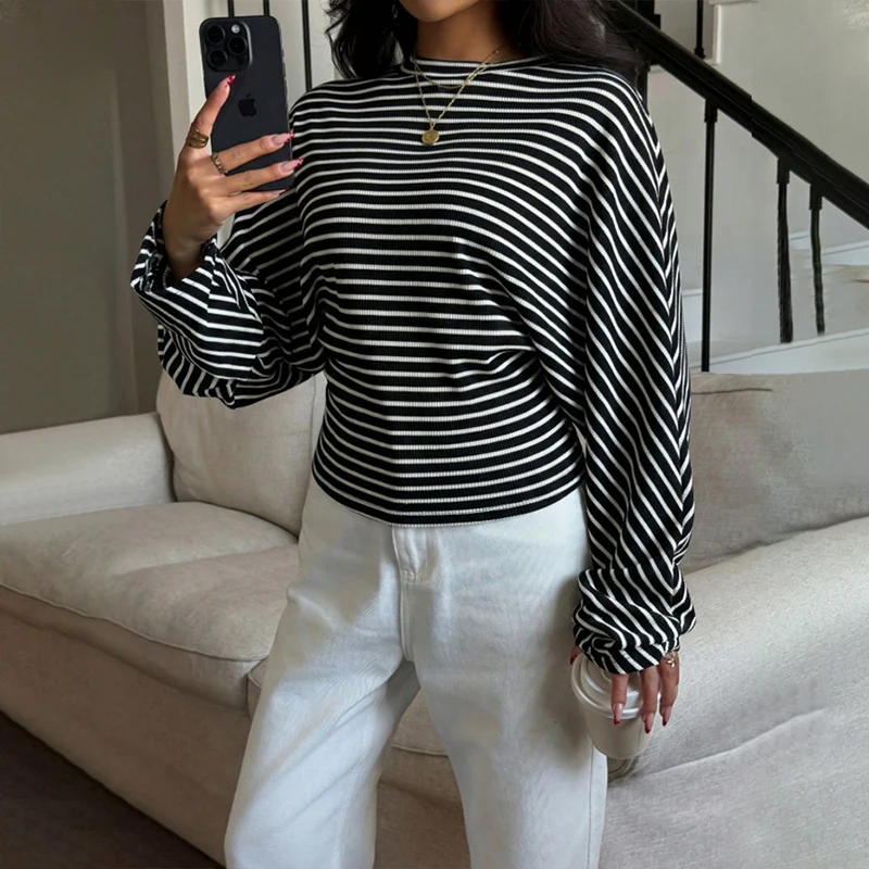 OMSJ Women's Casual Striped T-Shirt Long Batwing Sleeved Slimming Contrasting Round Collar Pullover Fashion Tops Streetwear Tees