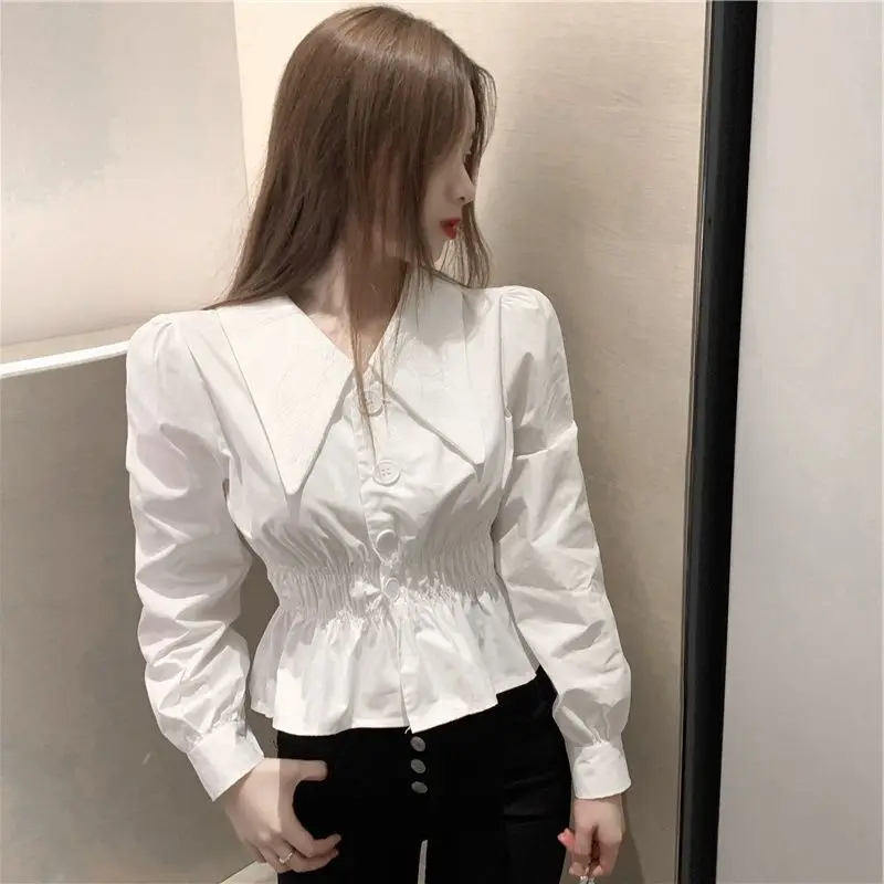 

Новая осенняя стильная модная белая рубашка для женщин, дизайнерский короткий топ с кукольным воротником, облегающий талию