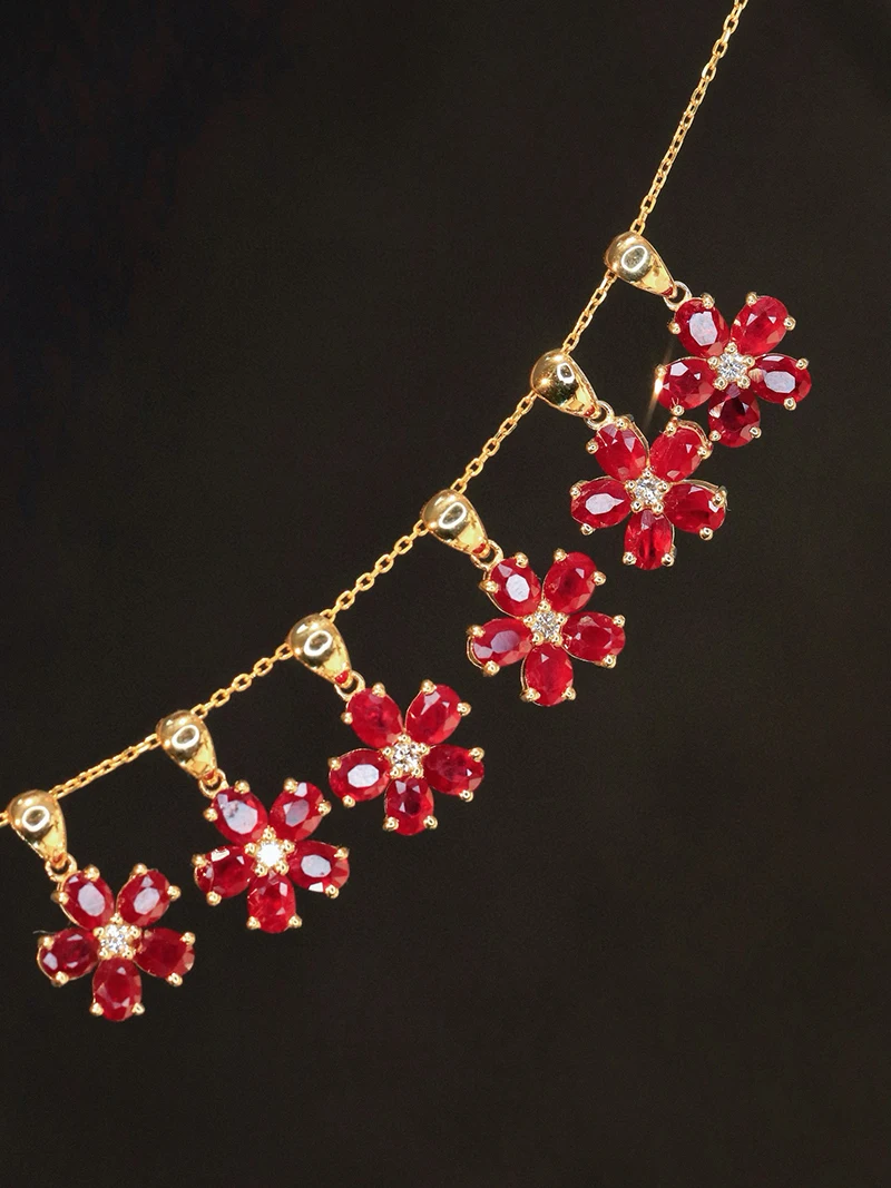 KUGG 100% 18K Yellow Gold Necklace Romantic Flower Shape Pendant Shiny Diamond Natural Ruby Necklace for Women Birthday Gift view 5