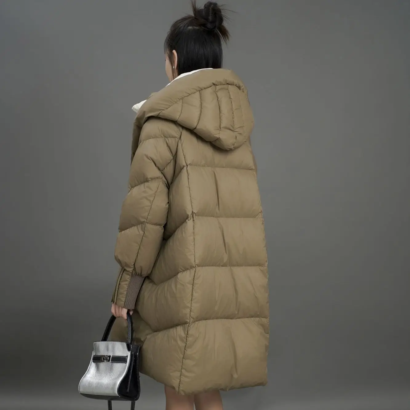 겨울 새 여성 다운 재킷 느슨한 통근자 후드 가짜 두 개의 거위 다운 재킷