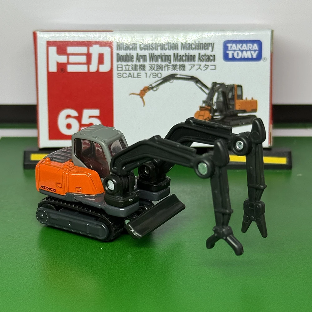 Takara Tomy Tomica No.065 Hitachi Macchina da lavoro a doppio braccio Astaco Modello di auto in lega giocattolo per ragazzo Regalo per bambini