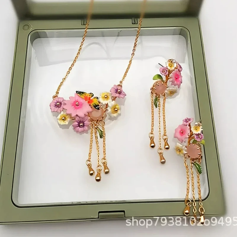 

Fashion Beauty Handmade Enamel Painting Daisy Flower Pink Oval Cab Stone Chain Tassels White Glass Pearl Light Luxury Earrings