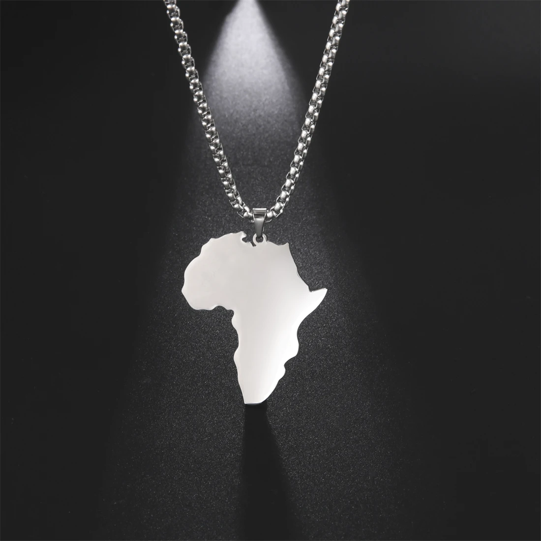 Vassago Smooth Africa Map Pendant Necklace Women Stainless Steel Men Africa Continent Map Jewelry Dainty Pendant Necklace Gift