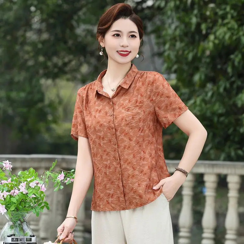 Camisa vestida para madre de mediana edad con mangas cortas y estilo de estampado fino, moderna y reductora de edad