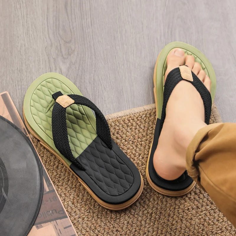 

Летние мужские тканевые плоские одноступенчатые легкие модные противоскользящие дышащие новые повседневные шлепанцы большого размера с цветными блоками