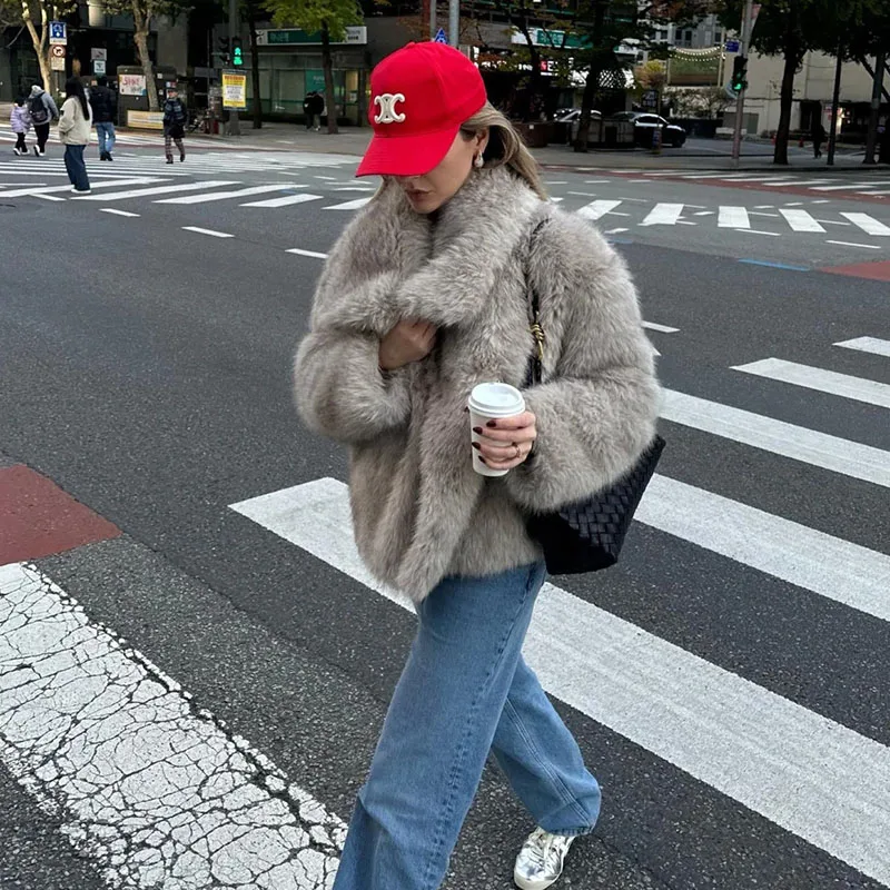 Mujer piel de zorro de imitación temperamento de piel sintética elegancia corta mujer para abrigo 2025 nuevo abrigo de piel gruesa de invierno abrigo de piel de zorro sintética H505