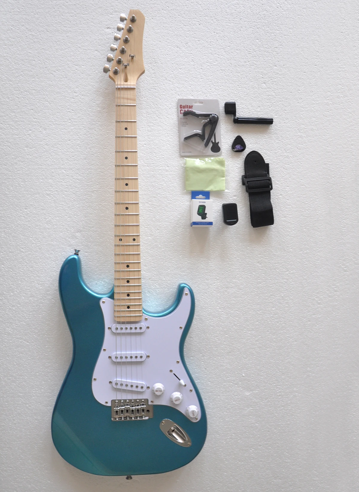 Metal Blue Electric Guitar Maple Fretboard Guitar Sycamore Wood Body Accept Customization