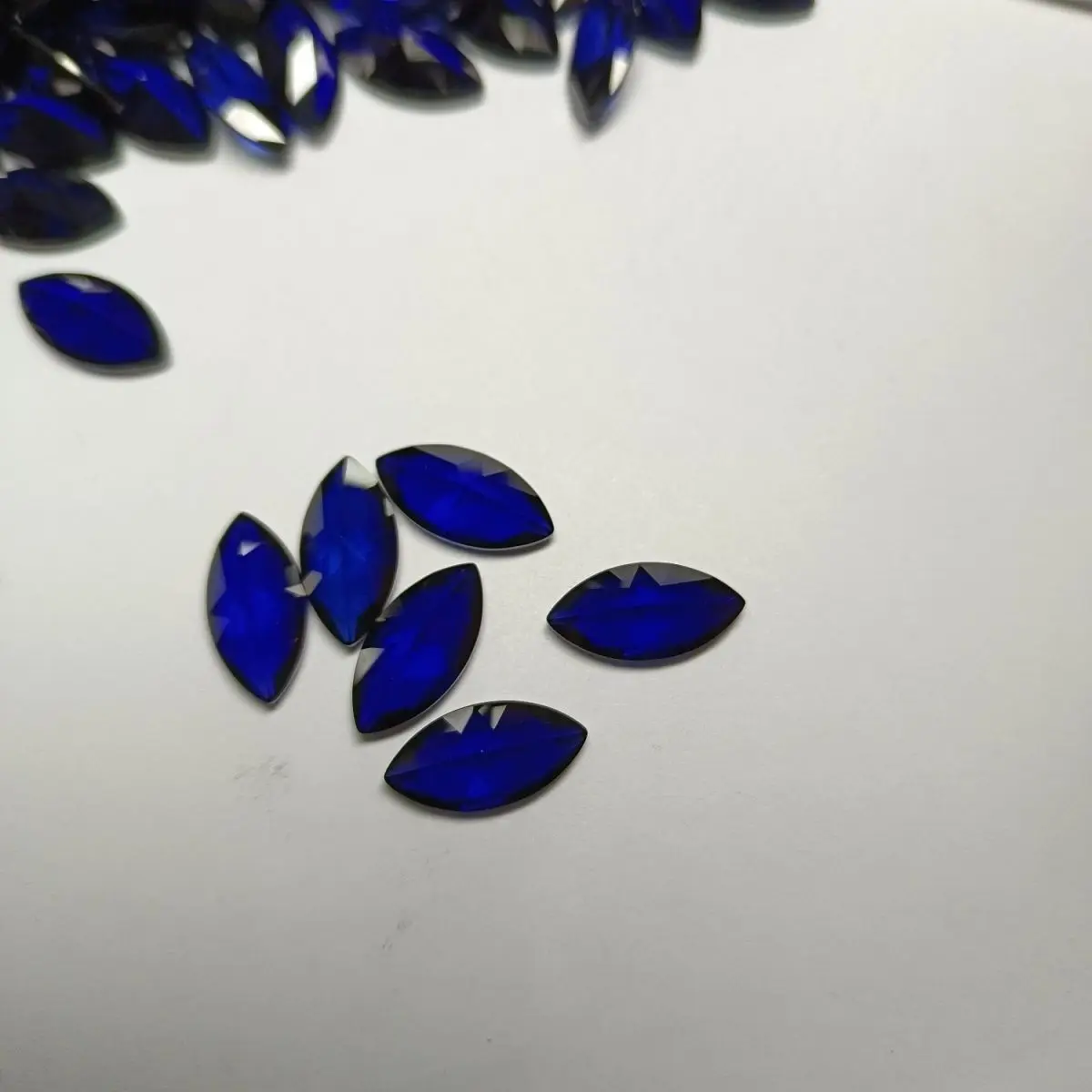 High hardness through Diamond Pen Royal Blue Blue Sapphire Blue corundum dark blue horse Eye Gemstone Eye Ring Stone Hardness 9