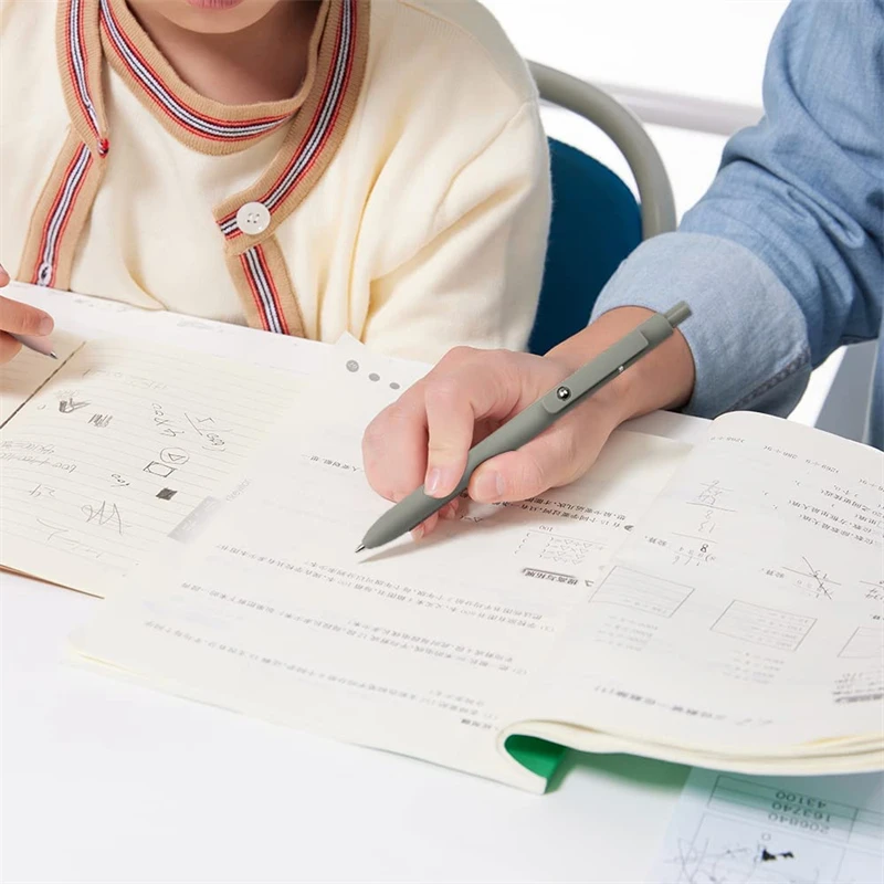 Quick Dry Ink Pens Gel Pens Fine Point Smooth Writing Retractable 0.5 mm Black Ink Pens Rollerball Pens for Note Taking School