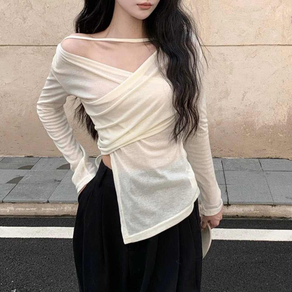 เสื้อยืดผู้หญิงคอวีมีทรงเข้ารูปพอดีตัวและแขนยาวมีสไตล์พร้อมลุคไม่สม่ําเสมอที่สะดุดตา