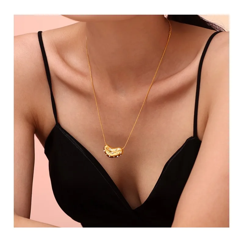 

Seattle Light Luxury Geometric Colored Diamonds Peach Heart Collarbone Chain Necklace Feminine Minimalist Temperament Stainless