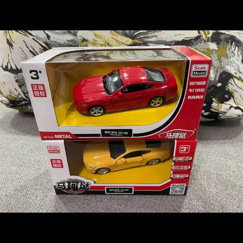 1:36 2015 Ford Mustang GT Modello di auto in lega Tirare indietro le auto I bambini raccolgono regali