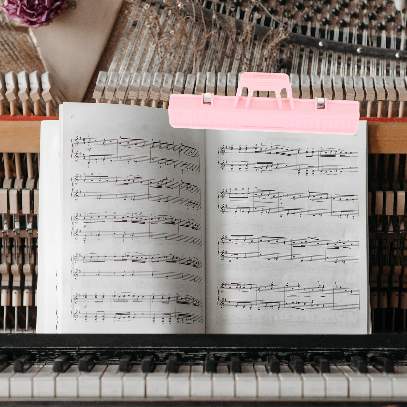 

3 Pcs Music Book Clip Sheet Holder for Piano Guitar Alto Sax Trumpet Clarinet Plastic Accessories Sheet Music Clip