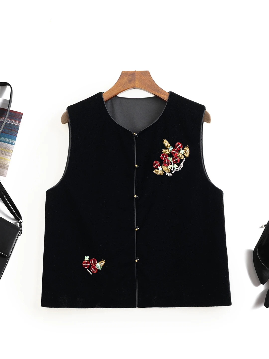 

New Chinese Sle Velvet round Ne Svel Vest Women's Top Bright Sequin Embellied Heavy Embroidery Faionable Outerwear