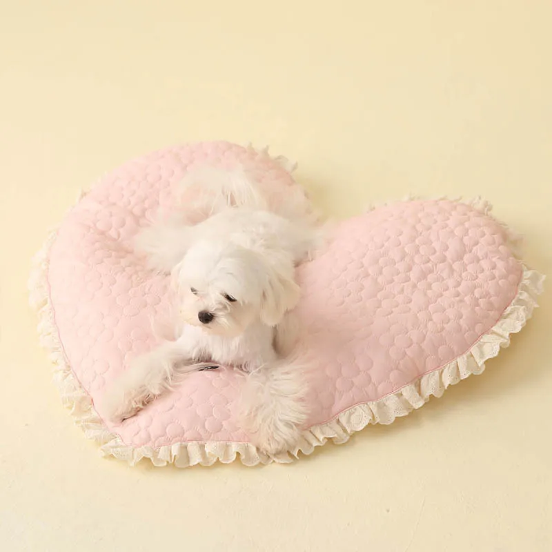 Autumn Winter Heart-shaped Warm Cat Nest Comfortable Soft Breathable Antiskid Universal for All Seasons Dog Bed Cat Accessories