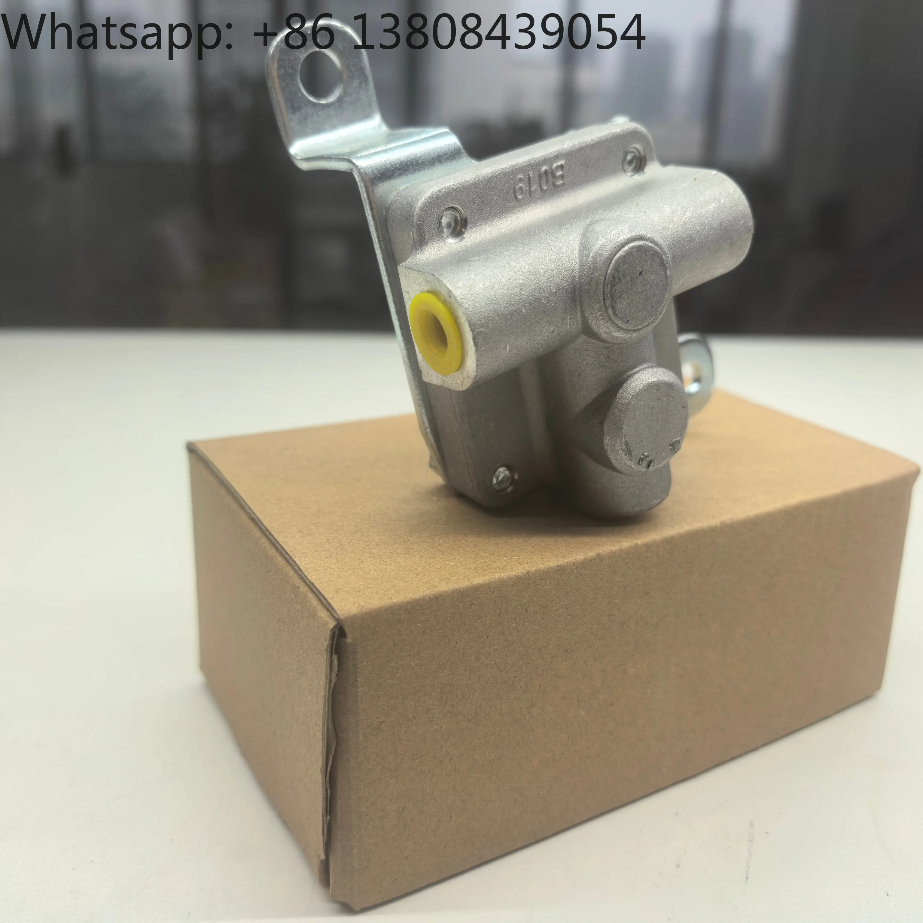 Manual Transmission Clutch Accumulator For TOYOTA Hilux Vigo KUN25 KUN26  2004-2016  31490-0K010