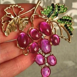 Women's Retro Three-dimensional Grape Brooch Retro Temperament Banquet Party Dress Suit Pin Corsage Accessories