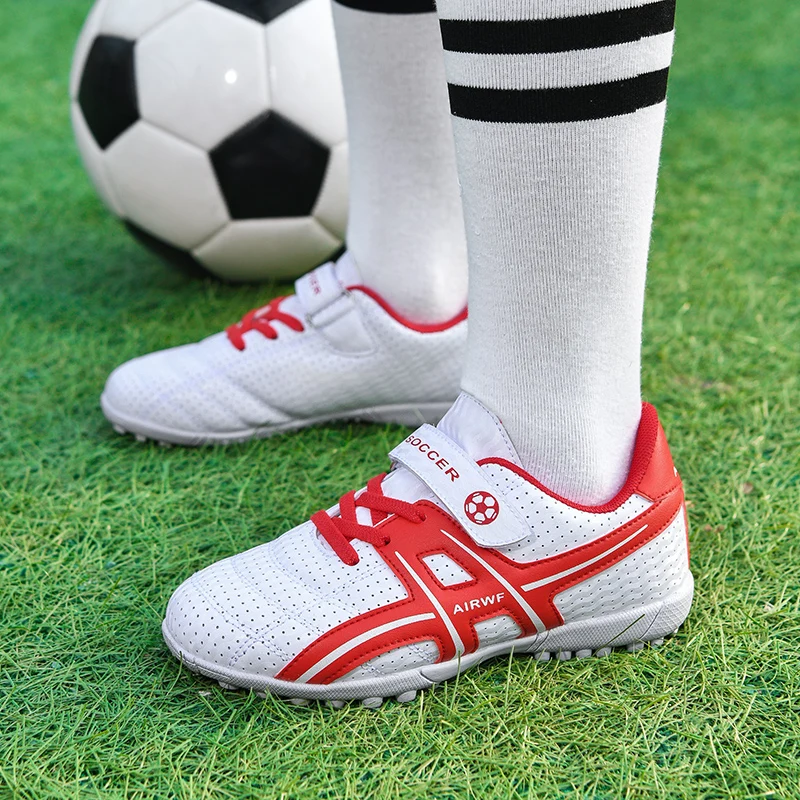 ブランドファッション白赤子供用サッカーシューズサイズ-28-39-屋内サッカーターフシューズ子供トレーナープロフェッショナルフットサルスニーカー