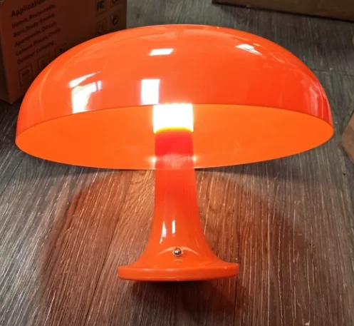 Compact mushroom desk lamp