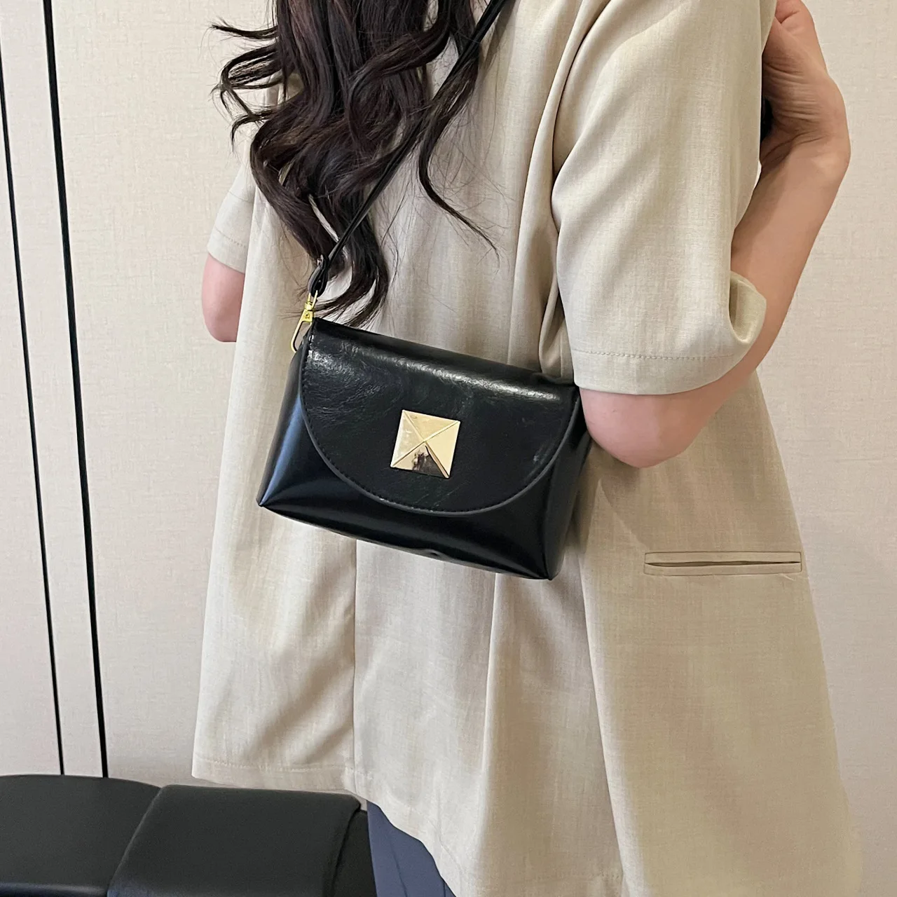 

Сумка через плечо Премиум-багет из мягкой кожи Женская сумка Нишевый дизайн Сумка для подмышек Универсальная мода