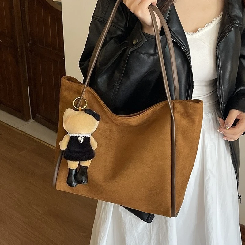 

Женская повседневная сумка через плечо в стиле ретро, большая вместимость 2026, новая замшевая сумка через плечо для студентов колледжа, сумка-тоут