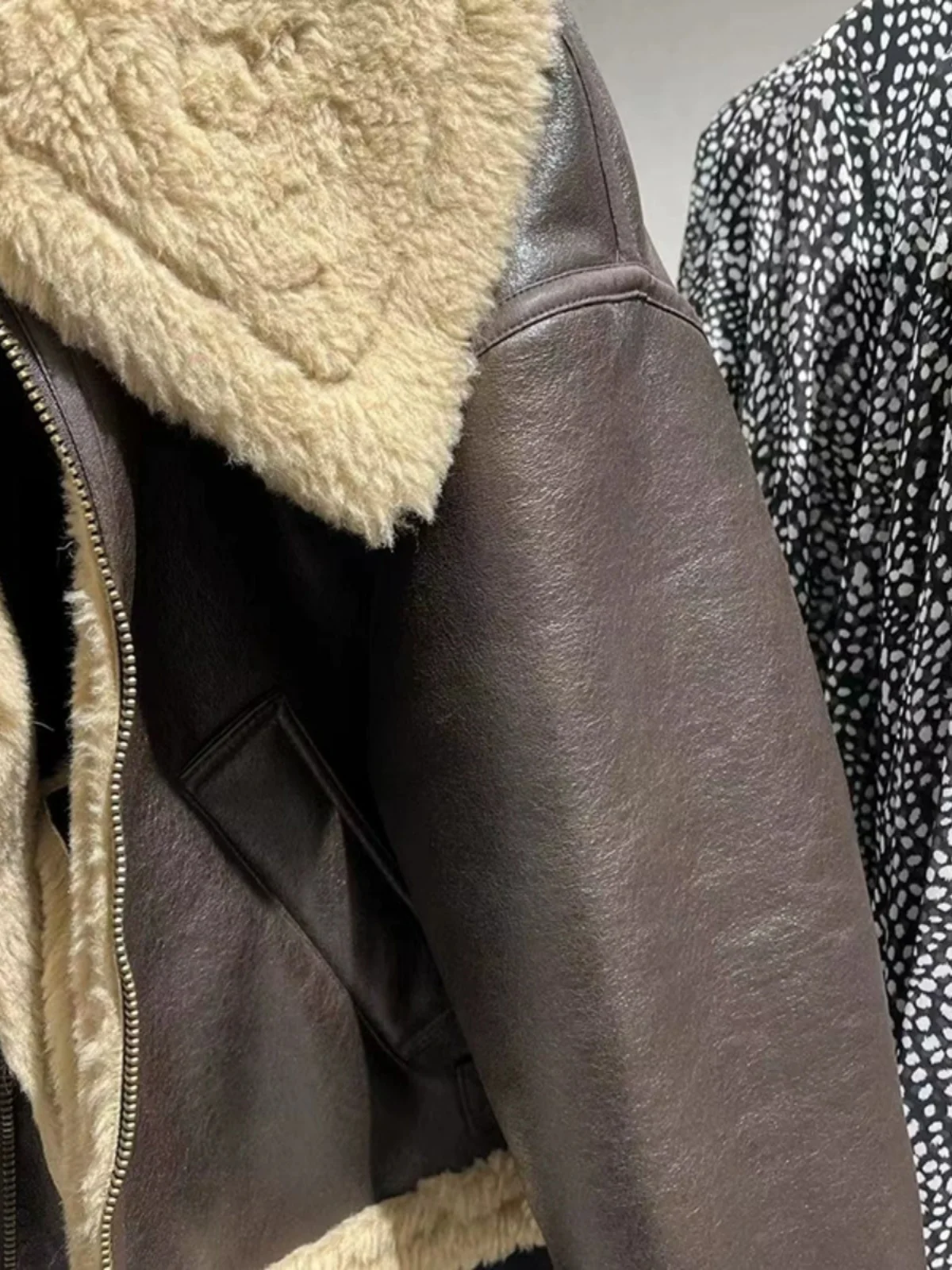 Autunno Inverno Donna Pelliccia sintetica ort Jaet Double-Sided Floing Pelle e pelliccia Inteated Pendolarismo Sle Zipper Sve Design