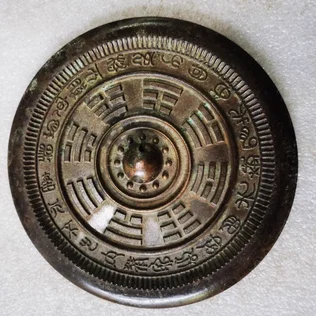 

Antique miscellaneous collection Warring States Bagua bronze mirror brass Potted Old Taoist Home Furnishings Decoration