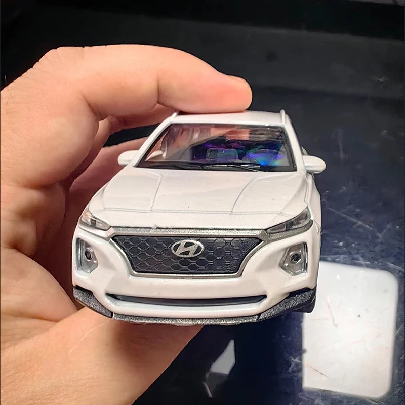Coche de aleación SantaFe SUV a escala 1:43, modelo de coche en miniatura para colección o regalo.