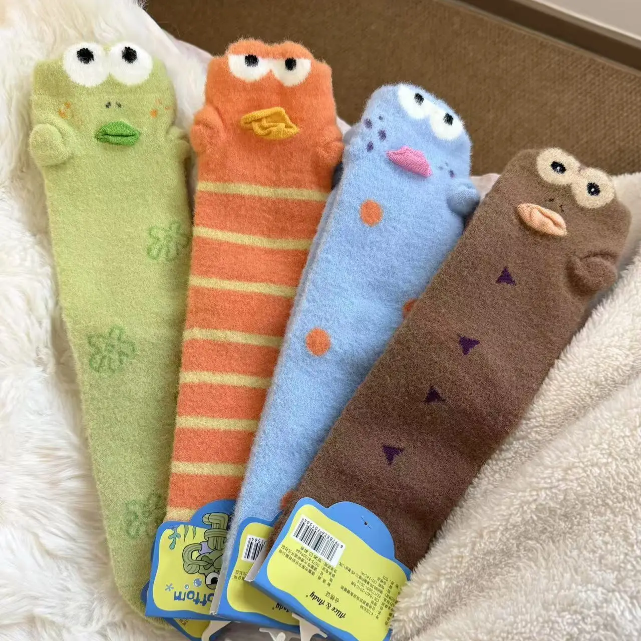 

Мягкие плюшевые носки до середины икры с забавным рисунком, с большими глазами, в стиле «клоунфиш», разноцветные, теплые, для женщин, для дома, на осень и зиму