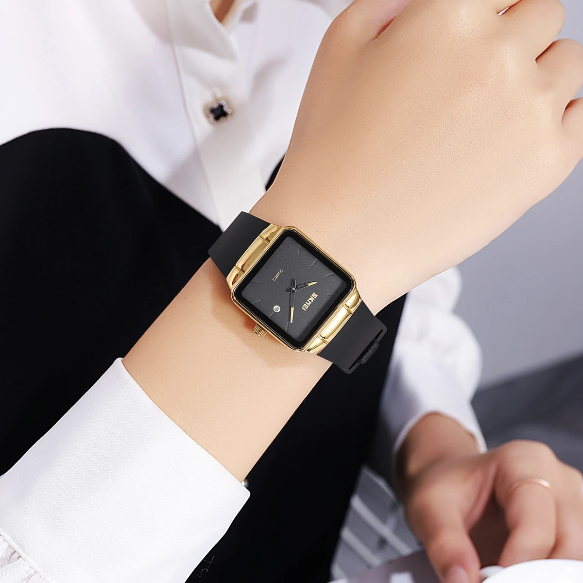 Relojes SKMEI de cuarzo para tiempo al aire libre, relojes de pulsera simples informales para mujer, moda masculina, reloj deportivo Clcok resistente al agua 3Bar para hombres y mujeres
