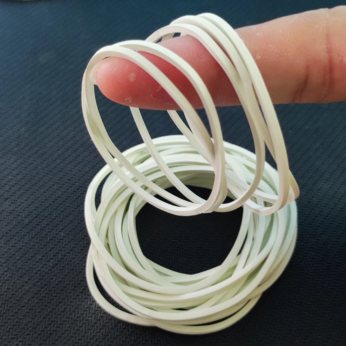 

200 Pcs White Color Rubber Bands Rubber Ring Rubber Elastic Band Office Home Packaging Supply Rubber Tie