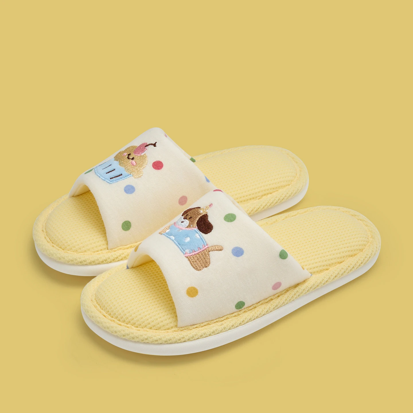 Chaussons en lin brodés de dessins animés pour femmes, pantoufles d'intérieur respirantes en coton e