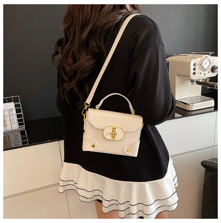 

Premium foreign style bag 2025 new niche messenger bag simple and fashionable versatile shoulder small square bag