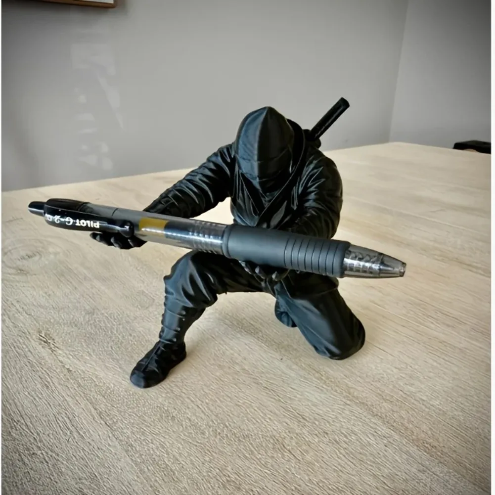 Creative Samurai Pen Holder Japanese Anime Ninja Style Pencil Rack Plastic Desk Organizer Office Stationery Storage JJ1859