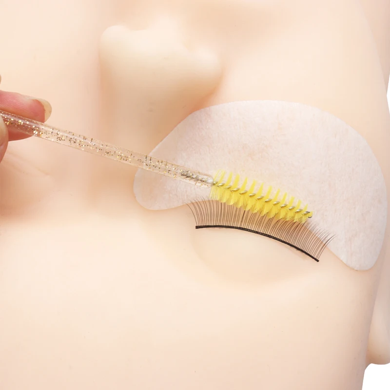 แปรงปัดขนตาแบบใช้แล้วทิ้ง 50 ชิ้น แปรงปัดคิ้วไนลอน แปรงมาสคาร่าคริสตัล ที่ปัดขนตา หวีแต่งหน้าสำหรับผู้หญิง อุปกรณ์แต่งหน้า