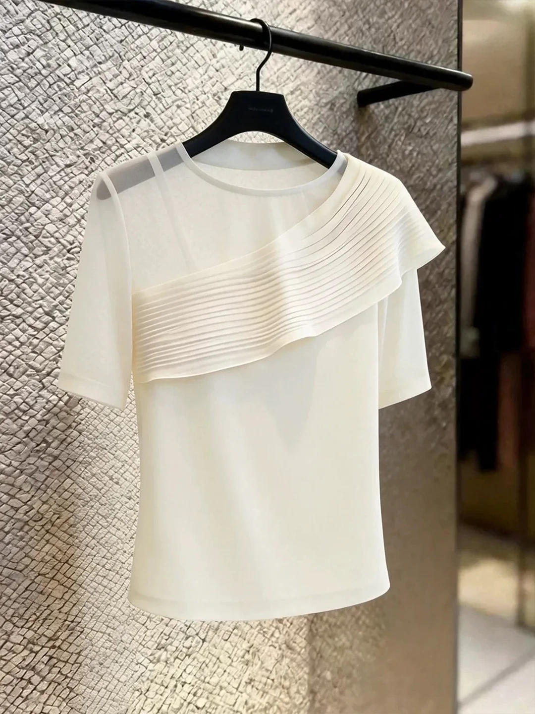 

Chic Short Sleeve T-Shirt Fashionable Design Sensation Small Audience Slimming Commute Style Korean Version Straight Cut
