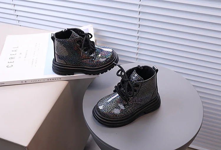 2026 Neue Winter-Kurzstiefel für Mädchen, Kinderstiefel im britischen Stil, weiche Sohle, leichte Stiefel, knöchelhoch, Unisex-Jungenstiefel, Größe 21-30 – Detail 7