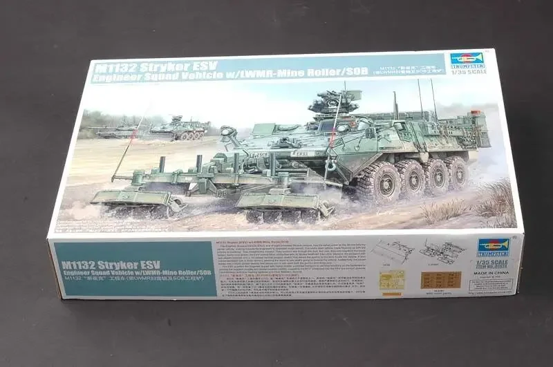 Trumpeter 01574 1/35 M1132 Stryker Engineer Squad Vehicle w/LWMR-Mine Roller/SOB