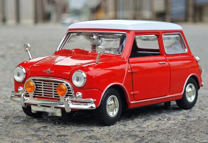 

1/18 New Arrival Special Price Diecast Metal German 1961 Vintage Small Family Car Model Furniture Display Collection Toys