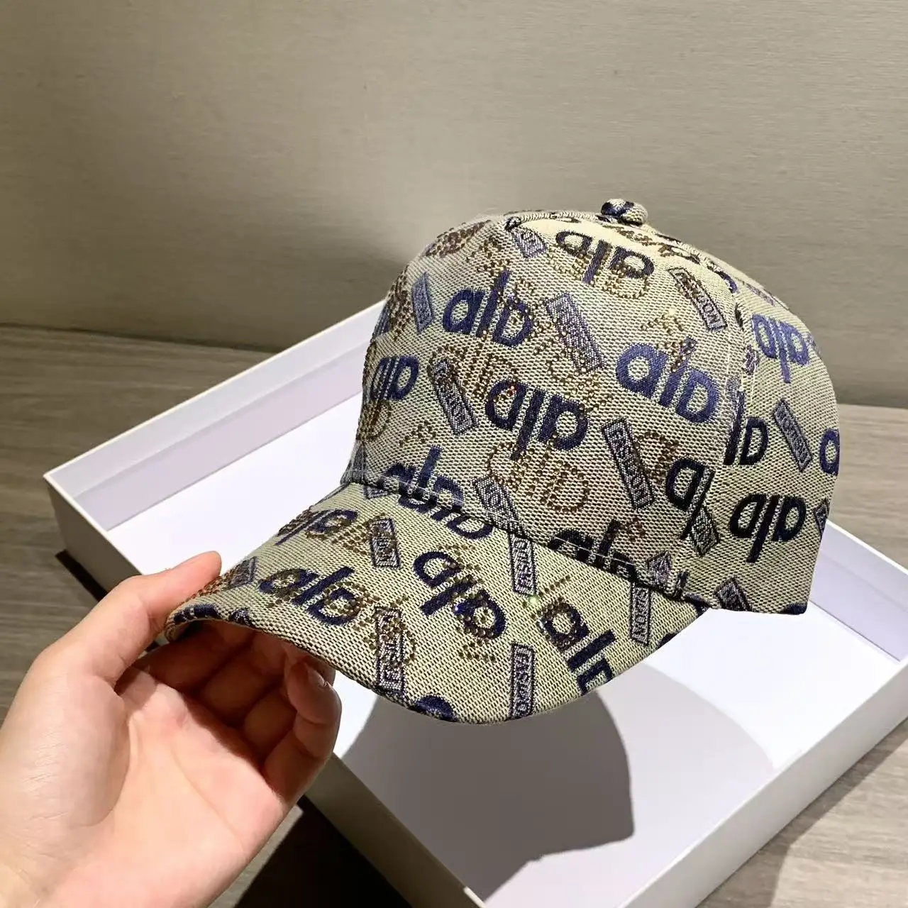 Unisex Embroidery Baseball Caps Spring and Autumn Outdoor Adjustable Casual Hats Sunscreen Hat Sports Cap