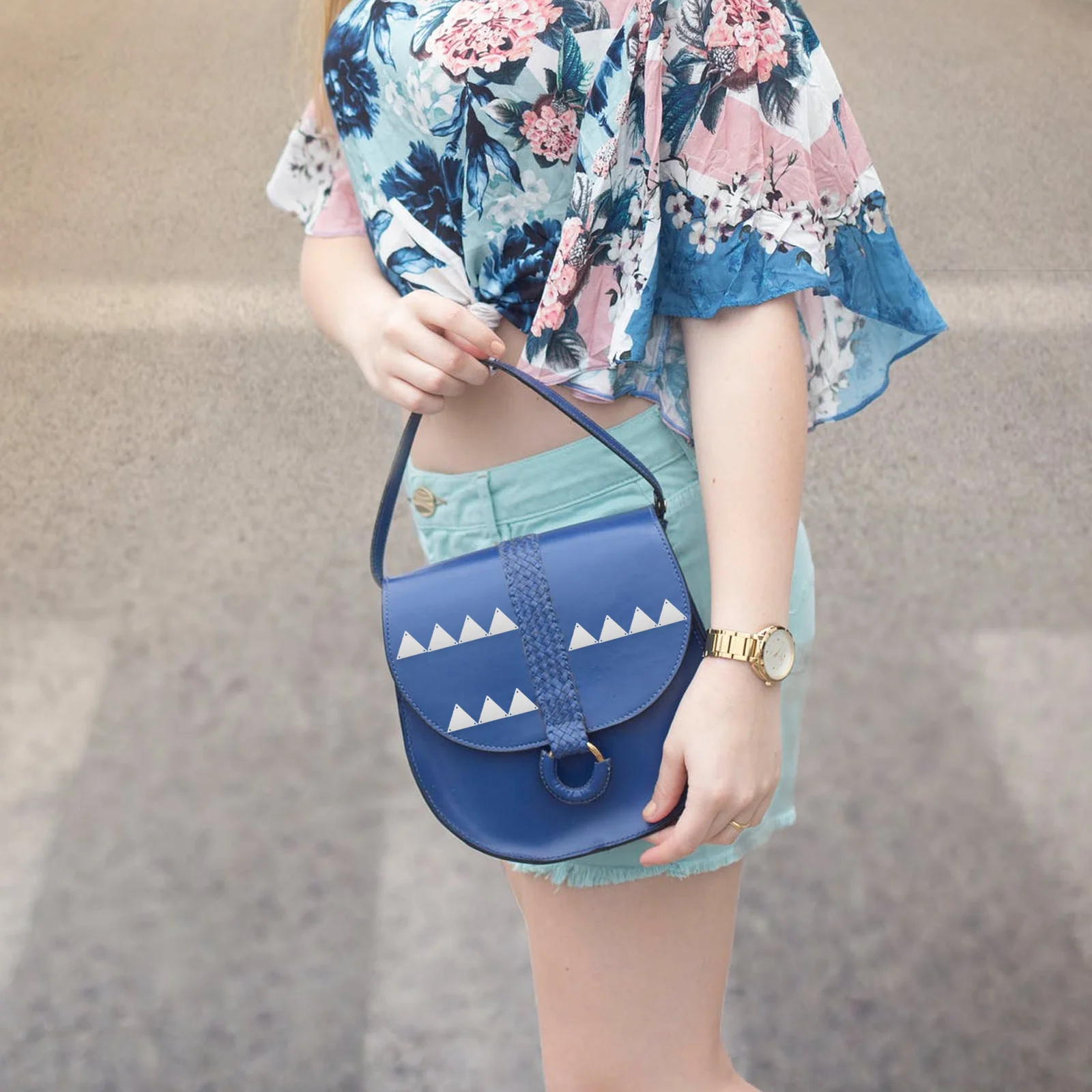 

50Pcs DIY Acrylic Mirrored Rhinestones Triangle Mirror Pieces for Clothing Bag Decoration Costume Appliques Hand Sewing