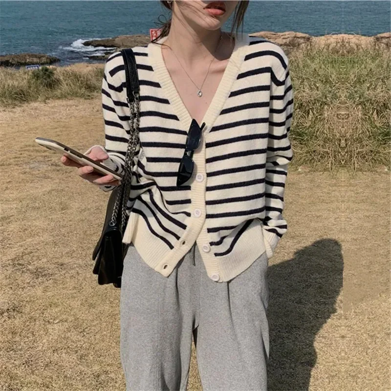 

Girls Korean V-neck Top Loose Sweater Striped Knitted Cardigan Women Long Sleeve Button Up Streetwear Knit Top Cute Knitwear