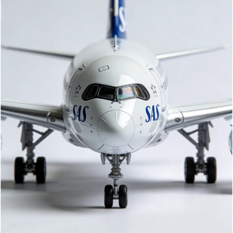 modellino-in-scala-1-150-di-aereo-in-resina-pressofusa-scandinavian-airlines-a350-900-sas-airbus-con-luci-collezione-espositiva