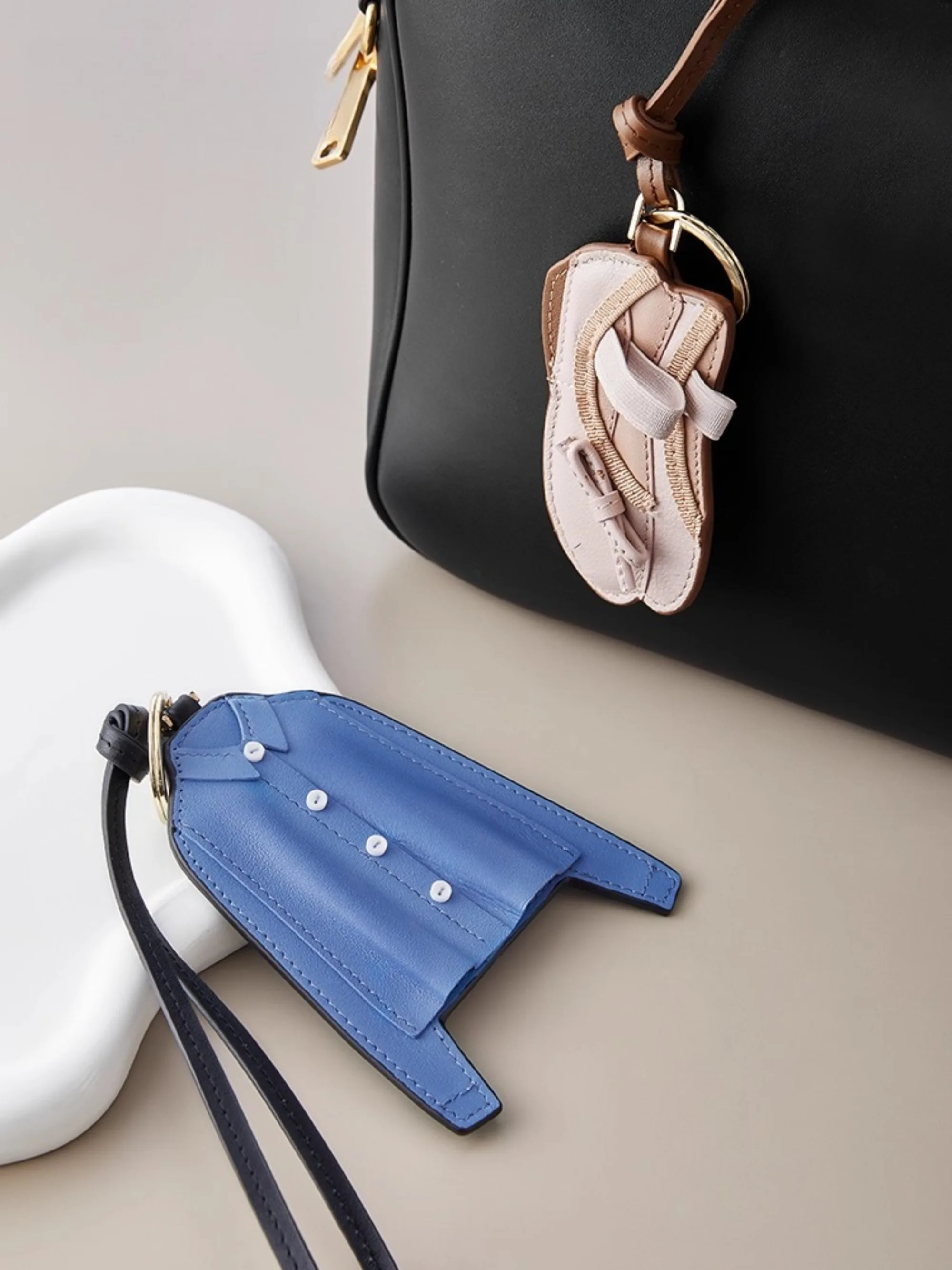 

Luxury Leather Keychain Blue Shirt Mirror Pendant for Bags Clothes Fashion Accessory