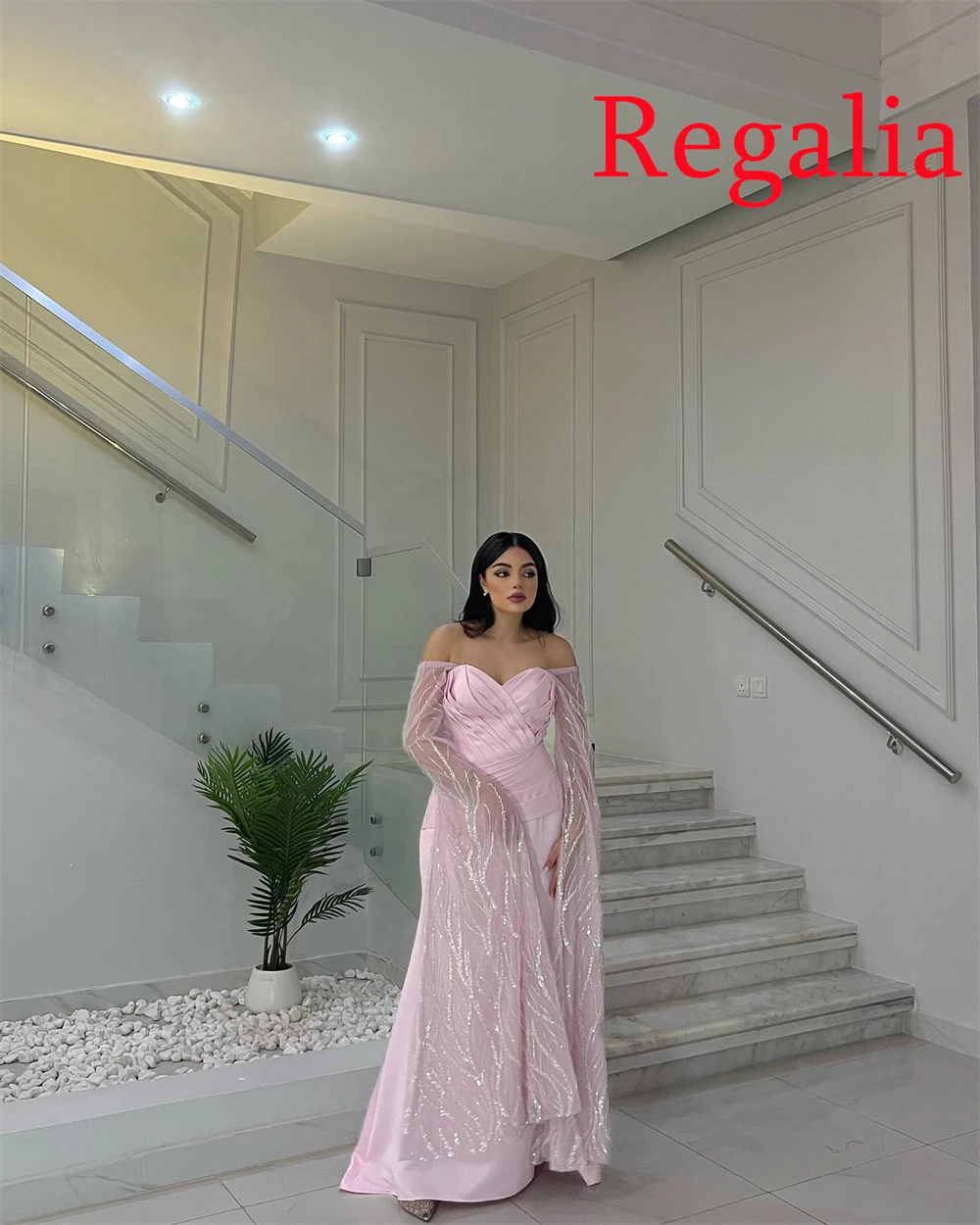 فستان سهرة أنيق من الساتان الوردي مخصص عالي الجودة على شكل قلب وأكمام طويلة فساتين العودة للوطن فاخرة فيستدو دي فيستا