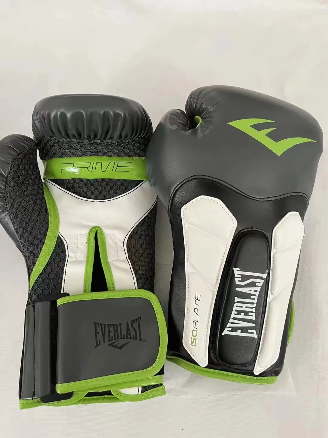 

PU Leather Boxing Gloves Breathable MMA Boxing Training Gloves Thai Kickboxing MMA Sparring Training Boxing Gloves MMA Gloves