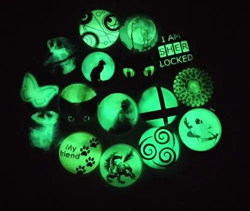 2015 New Fashion Glowing Jewelry, Glowing Pendant Man Behind The Glass art photo glow in the dark necklace