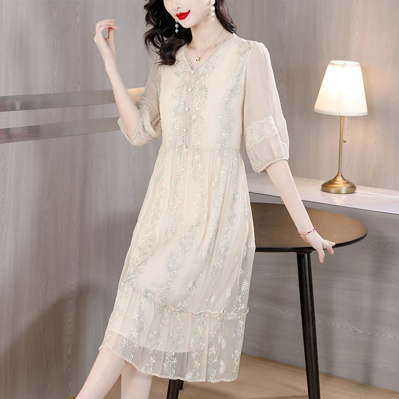 2023 Spring/Summer New Loose Embroidery Lace Spliced Short Sleeve Dress Women's V-Neck Apricot Silk Large Over Knee Long Dress