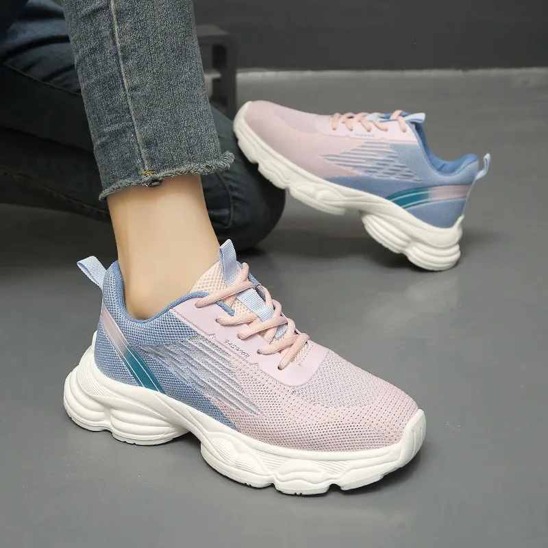 最新トレンドのグラデーションカラーが施された、女性用スニーカ - Knit Fabric Lace Up Sneakers のレビューと価格